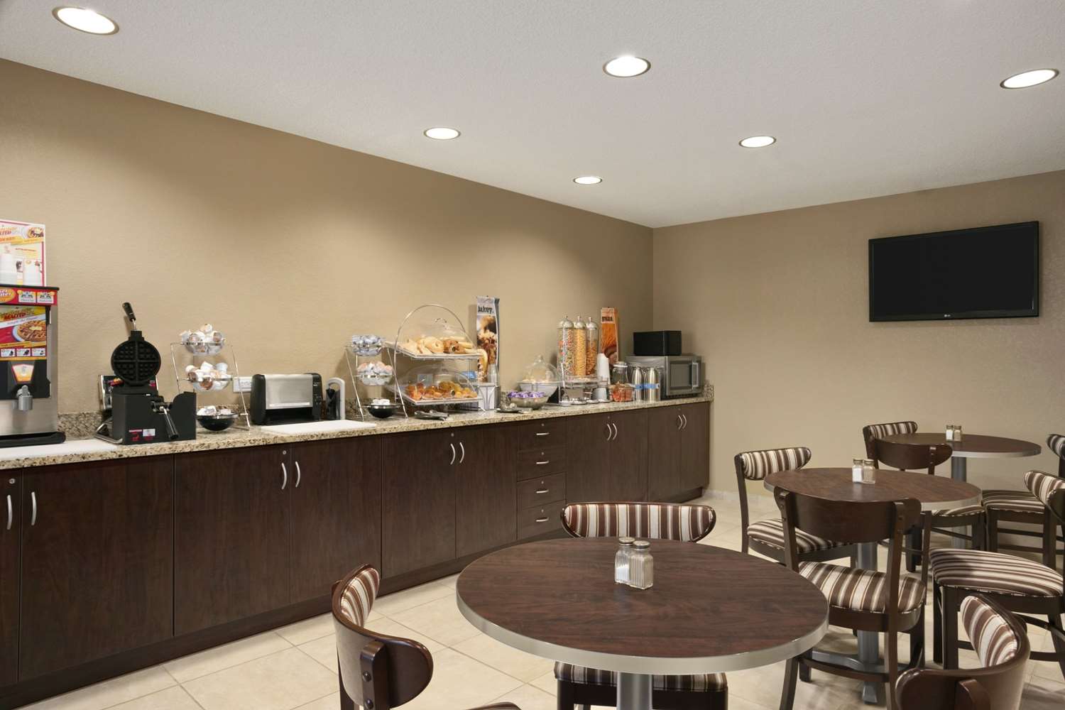 Microtel Inn By Wyndham Mineral Wells/Parkersburg 3/6