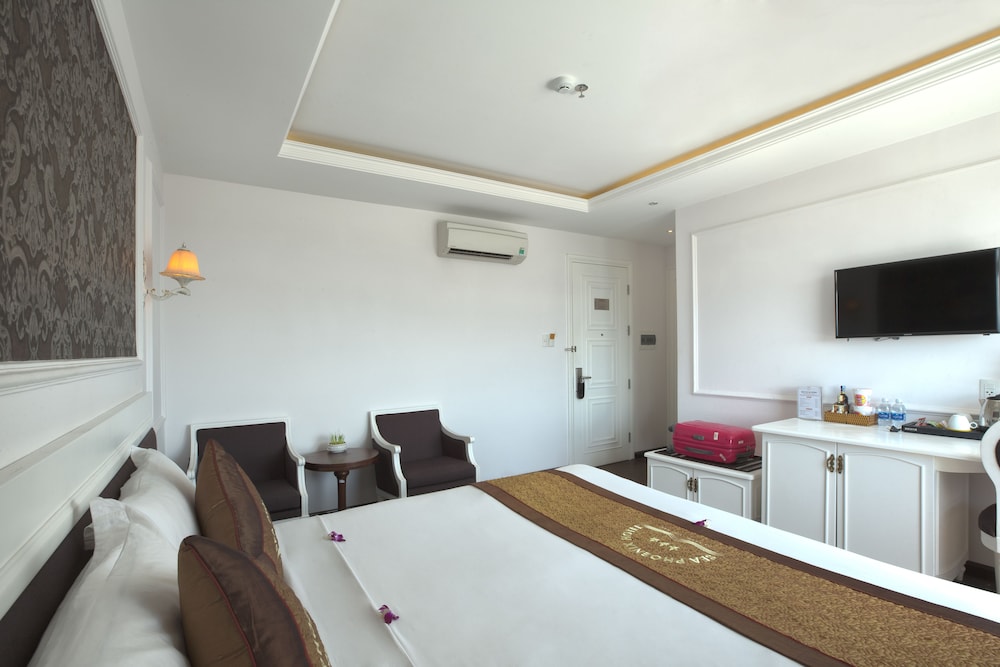 SEA PHOENIX HOTEL 13/76