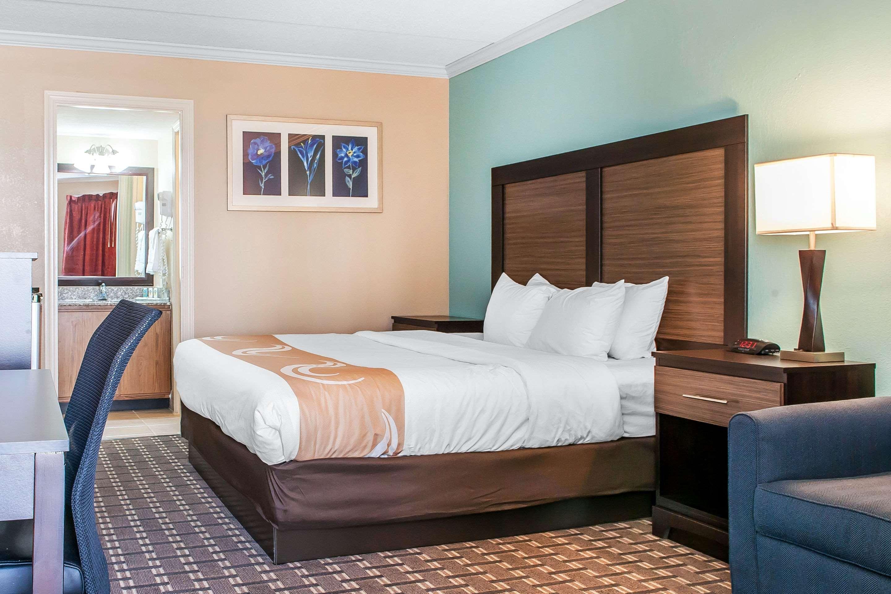 Room, Queen Bed, Smoking, Accessible, Quality Inn Findlay 2/2