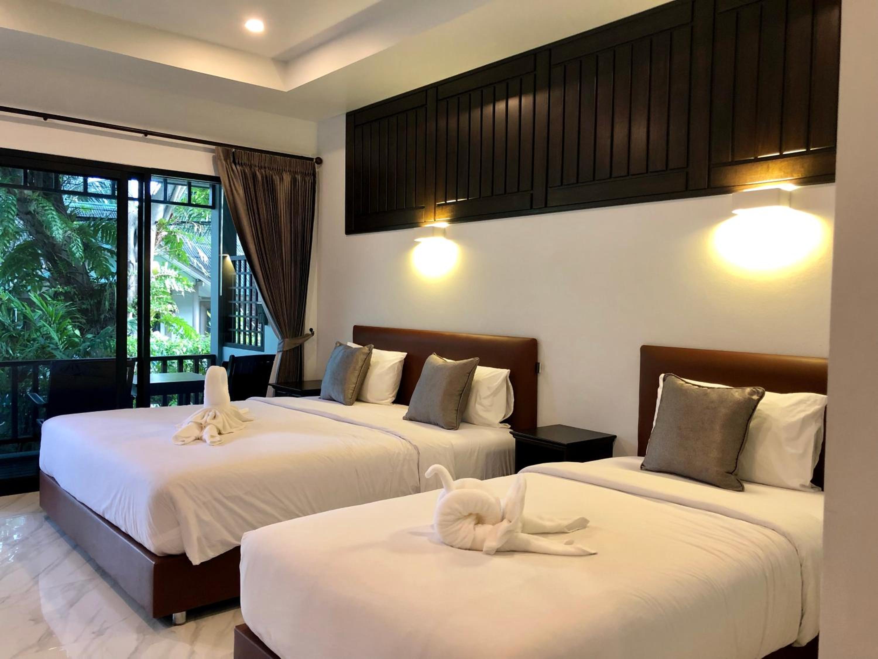 ROOM, TRIPLE