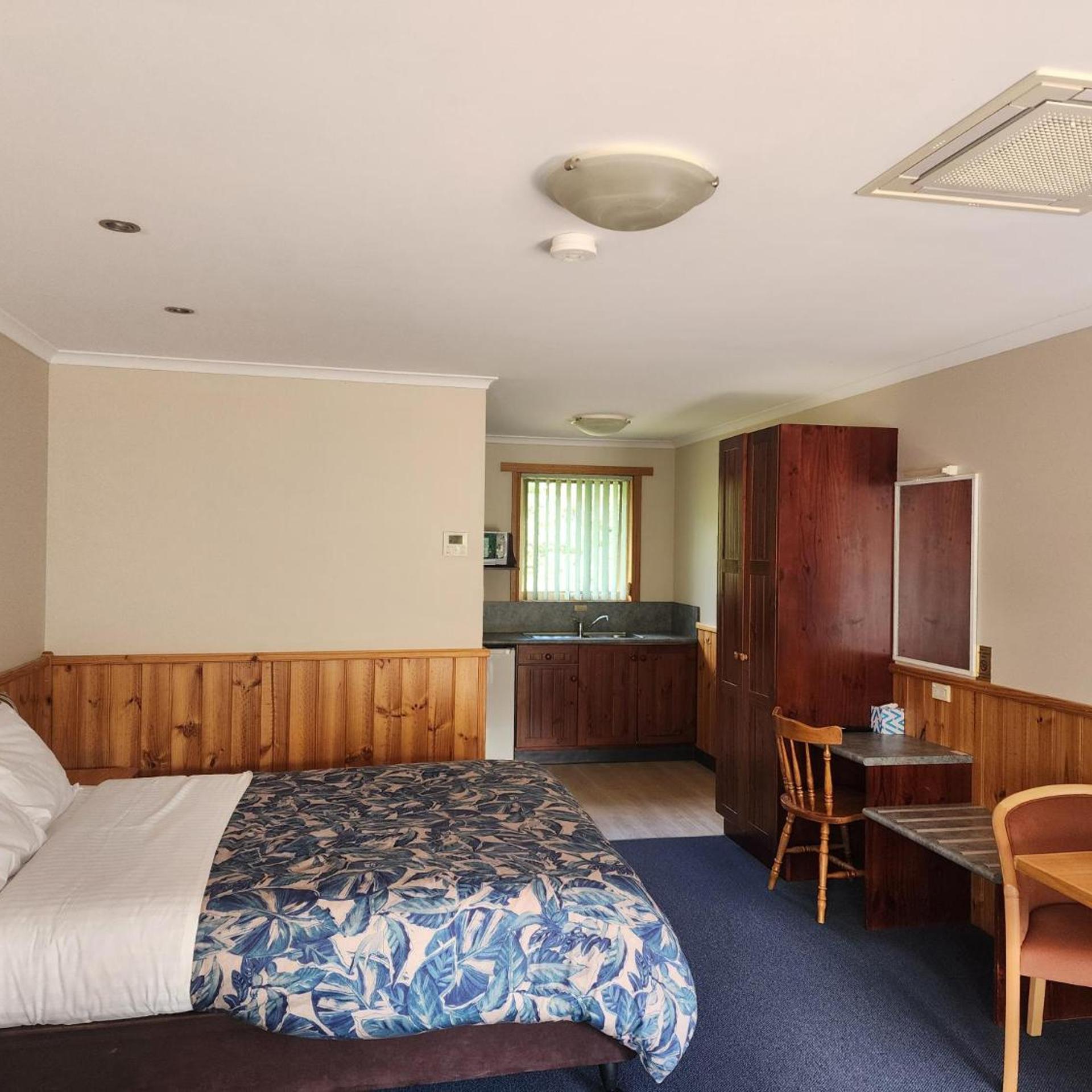 KENTISH HILLS RETREAT 7/21