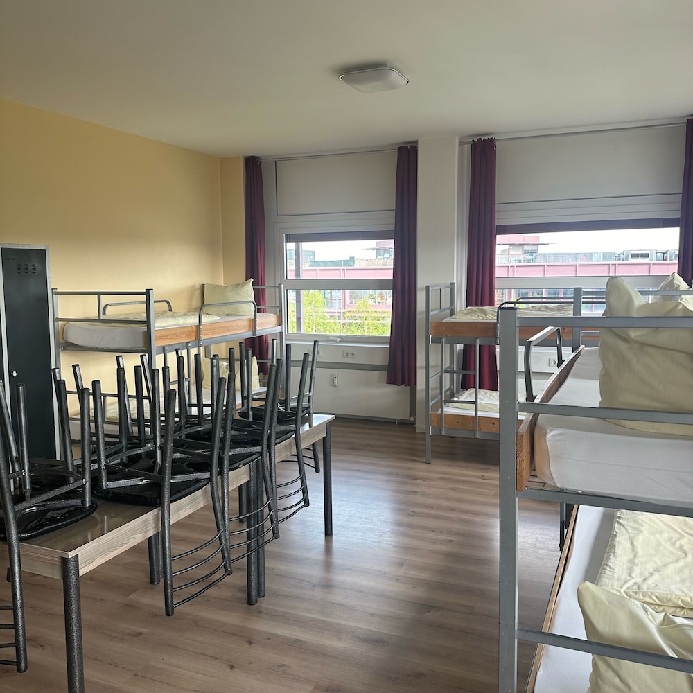 Low Budget Hostel 28/53