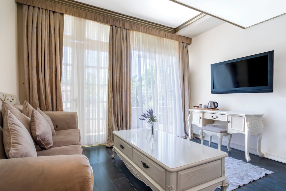 Elegance East Hotel Boutique Class 50/70