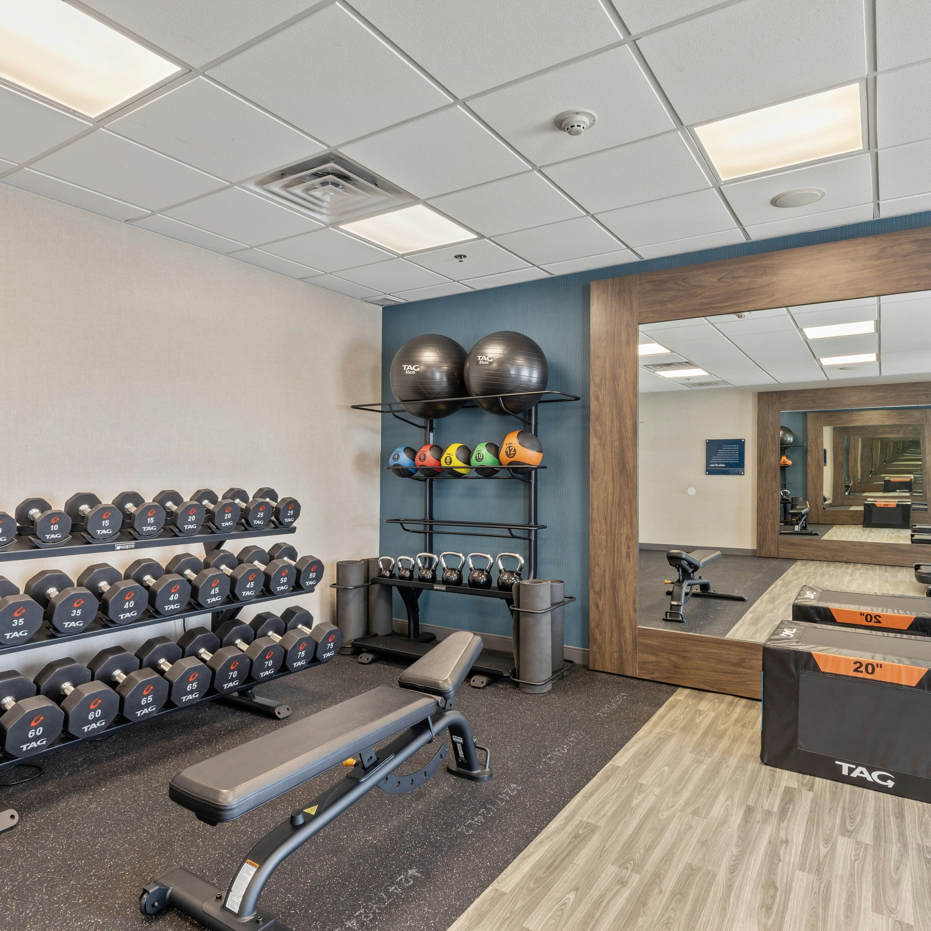 Hampton Inn and Suites Denison, TX 27/60