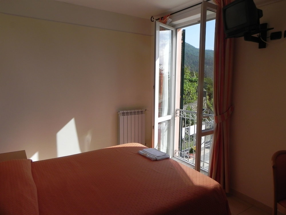 ROOM, TRIPLE
