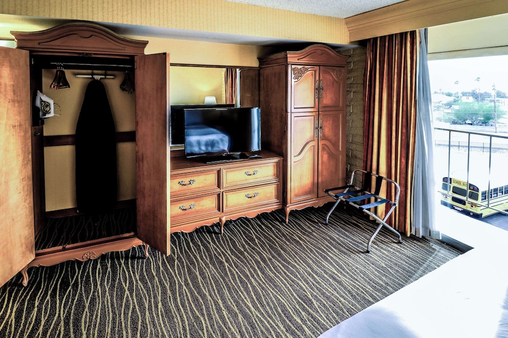 Studio6 Phoenix, AZ – Sky Harbor 12/18