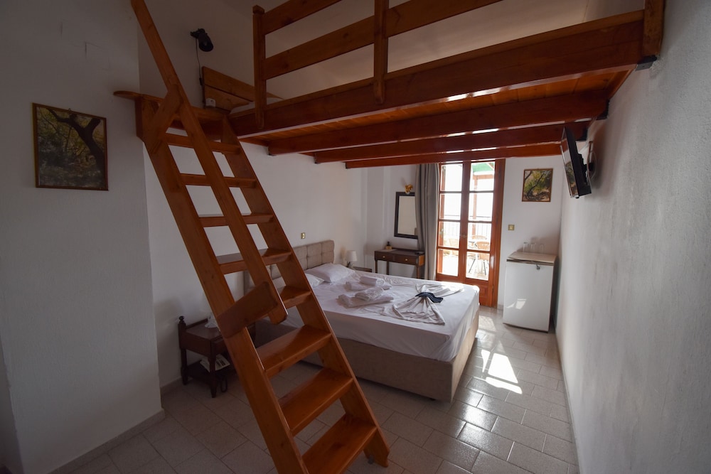 Kastro Hotel 13/100