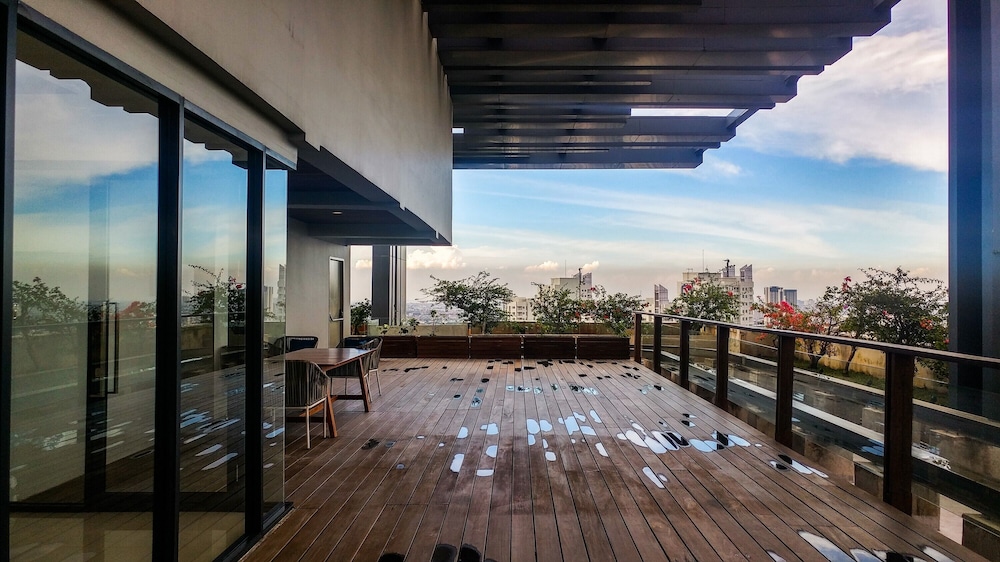 Veranda Serviced Residence @ Puri 43/74