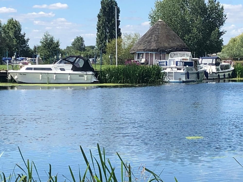 Pike and Eel Hotel and Marina 35/47