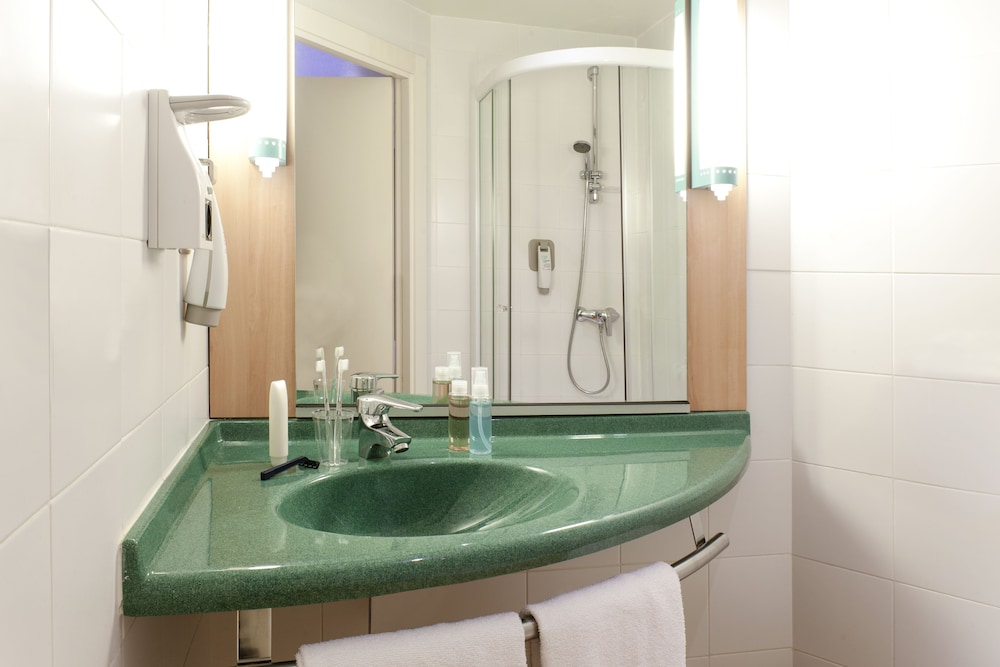 IBIS BARCELONA AEROPUERTO VILADECANS 33/62