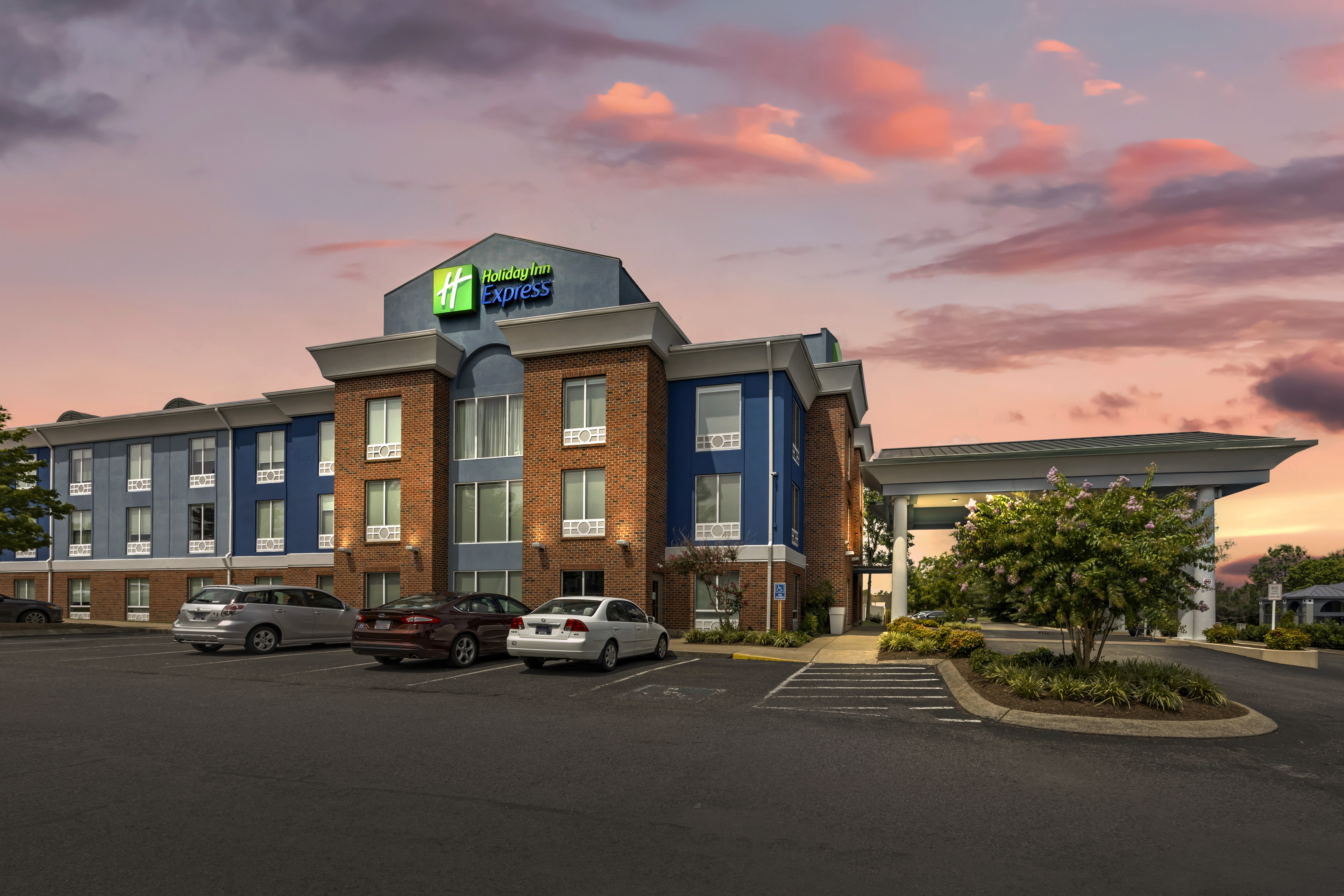 Holiday Inn Express White House 4/43