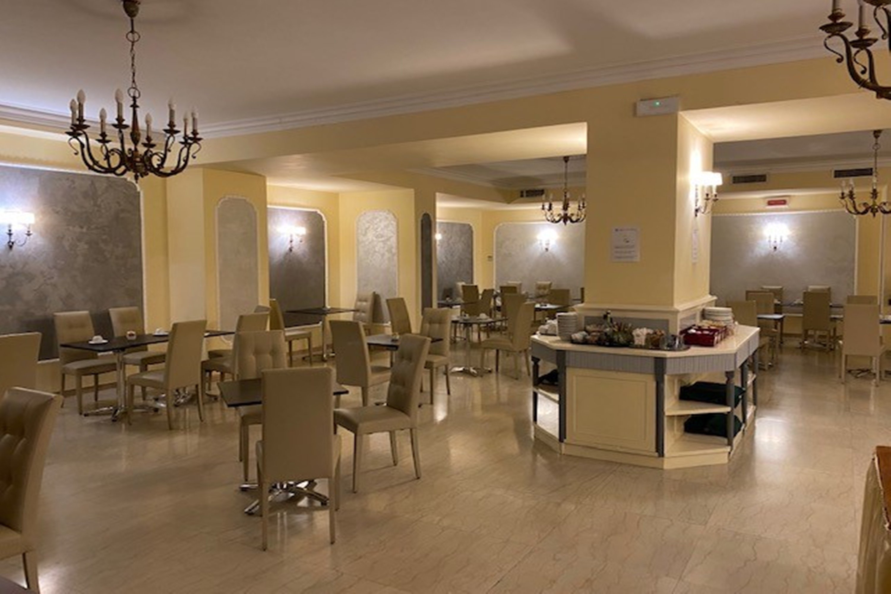 Napoleon Hotel 53/64