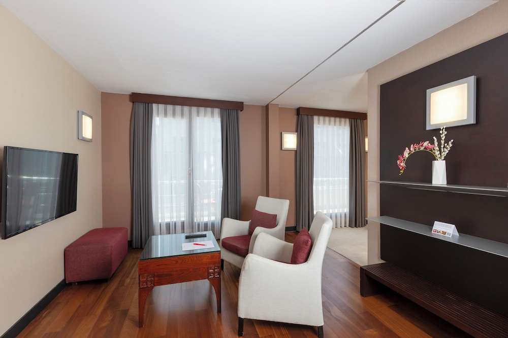 Nippon Hotel 40/55