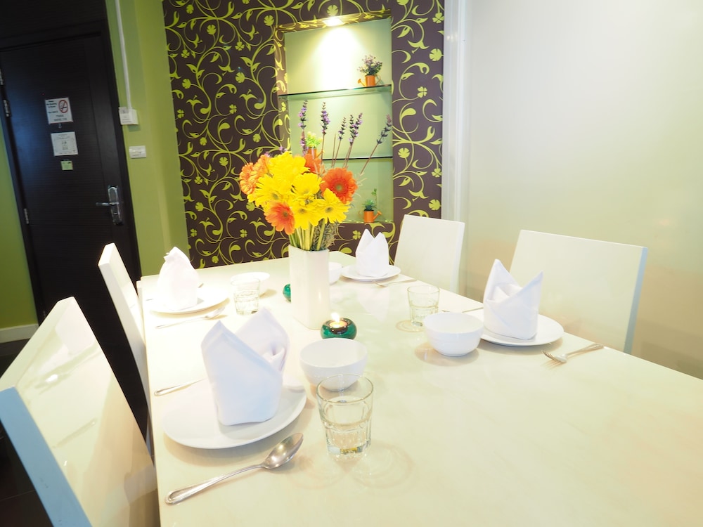 Palette Bella B All Suites Bangkok Hotel 43/57