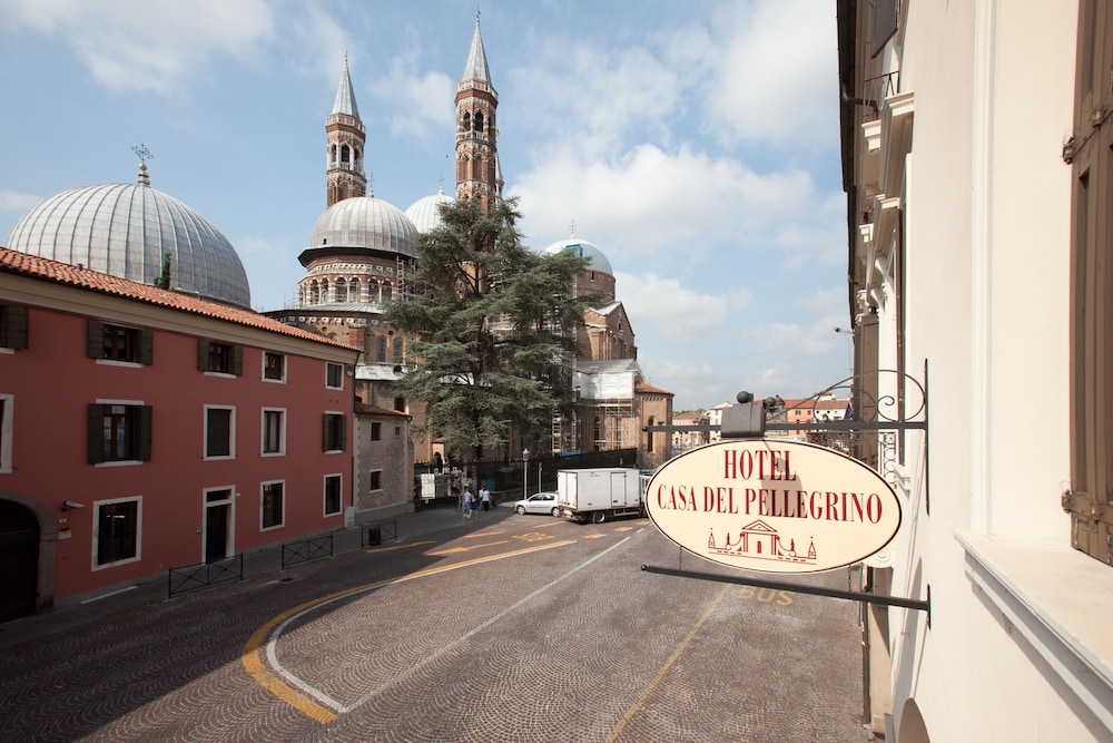 Casa Del Pellegrino Hotel 60/67