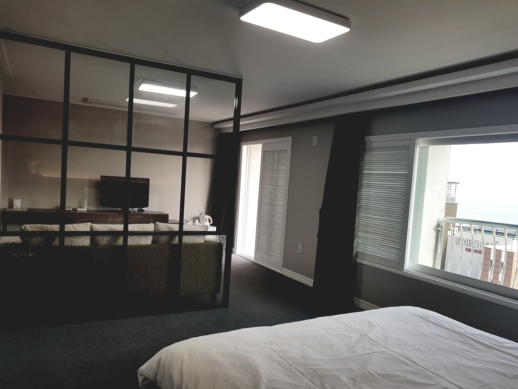 SUITE, QUEEN BED