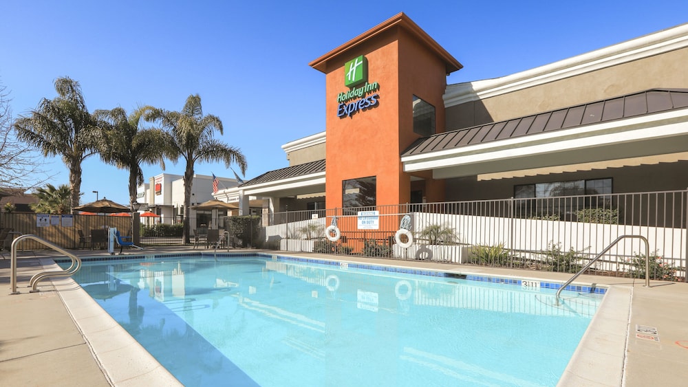 Holiday Inn Express Lompoc 1/32