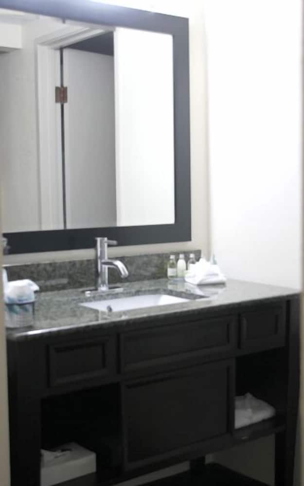 Club Hotel Nashville Inn Suites 61/67