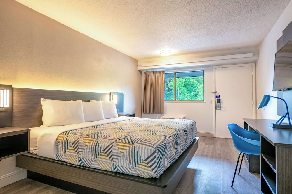 Motel6 Charlotte, NC - Coliseum 25/55