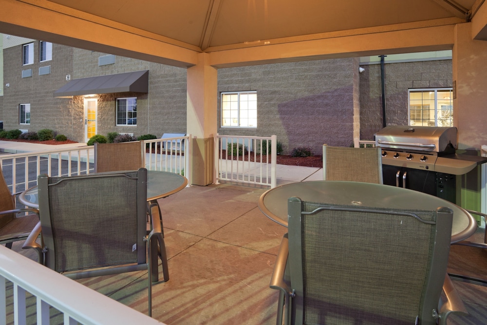 Candlewood Suites Perrysburg 38/53