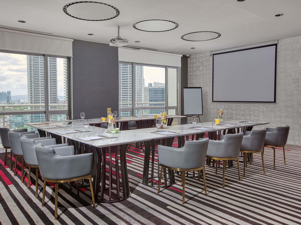 Novotel Suites Manila At Acqua 43/52