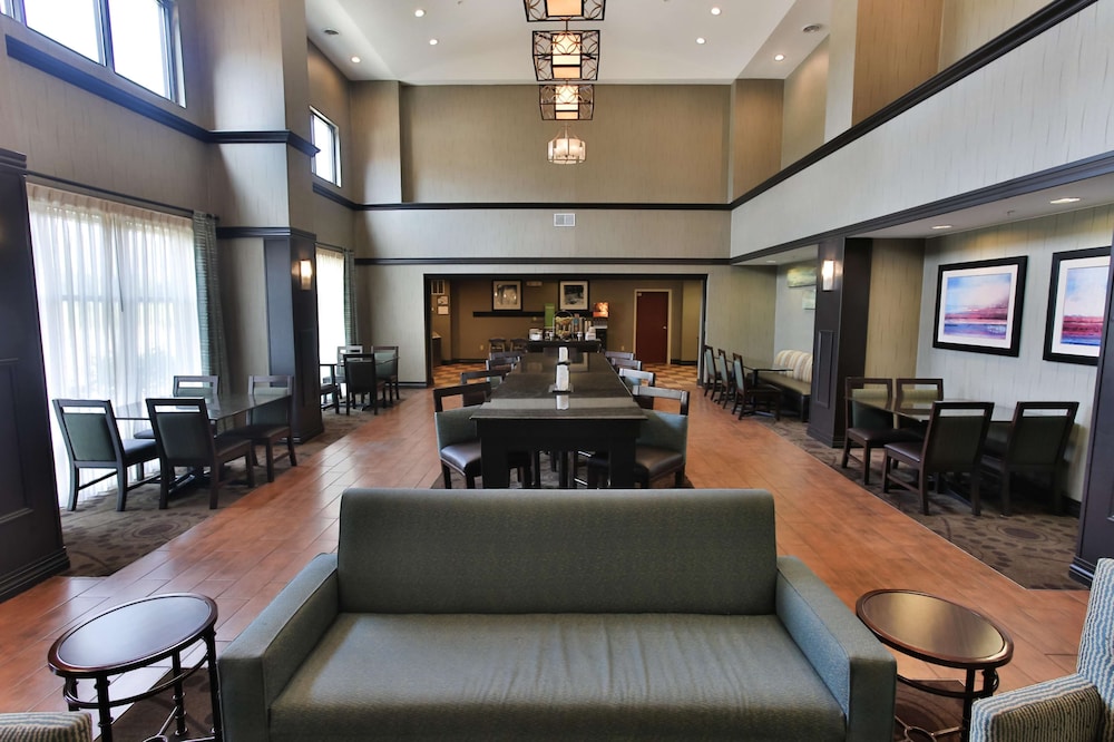 Hampton Inn And Suites Middlebury In 32/42