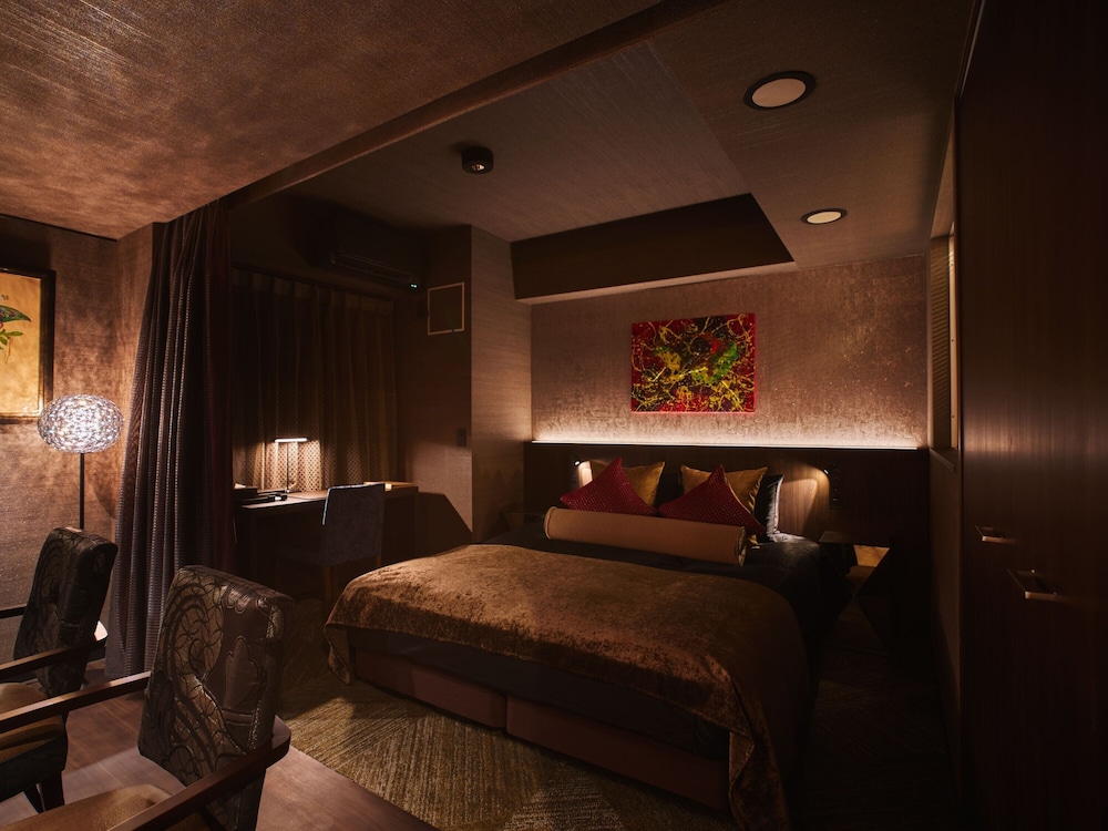 Designer, Luxury, Queen Bed