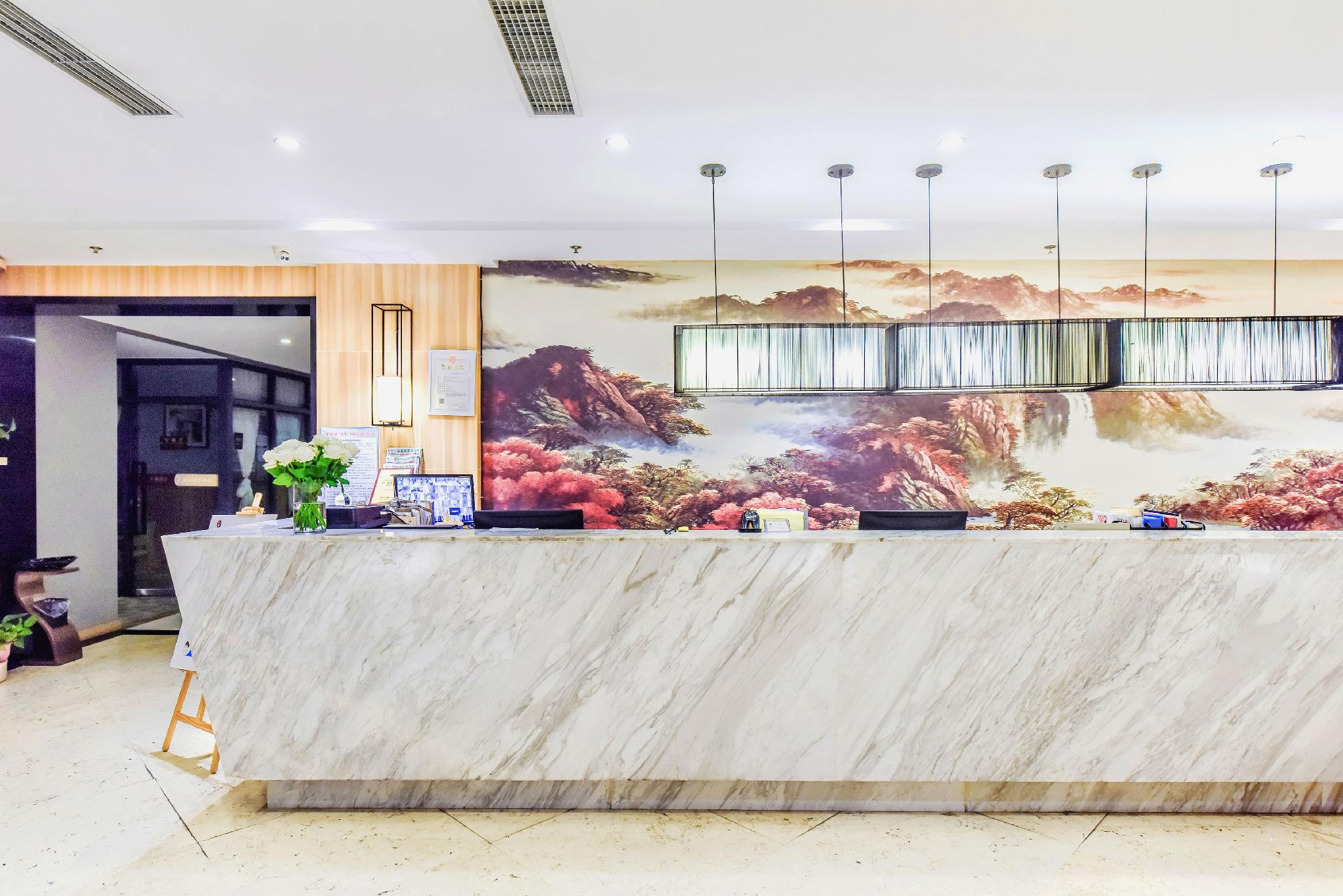 Seaman Hotel (Chongqing Jiazhou Hongqi Hegou Light Rail Station) 7/42