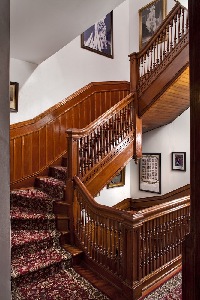 American Guest House 7/50