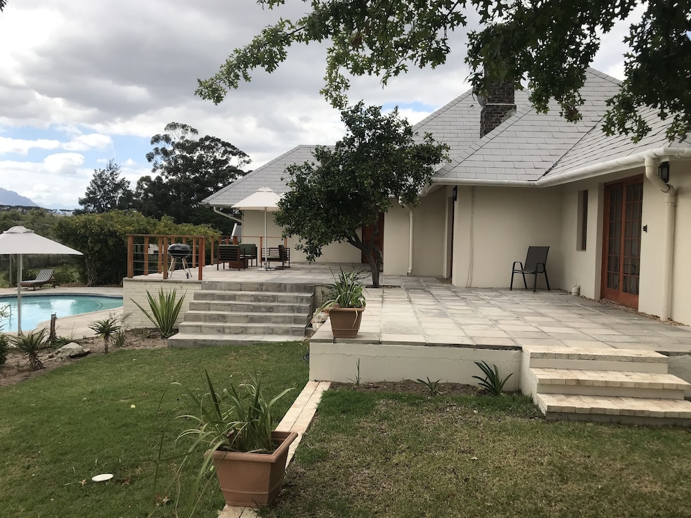 Lauradale Accommodation 39/50