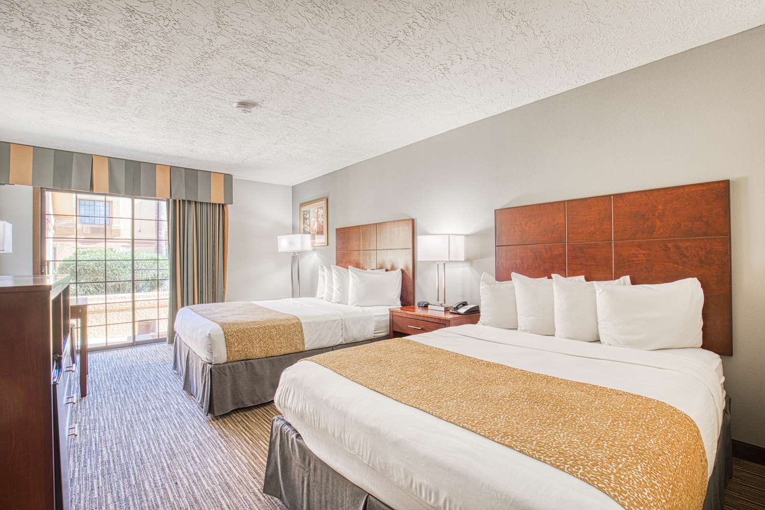 Suite, 2 Queen Beds, Sofa