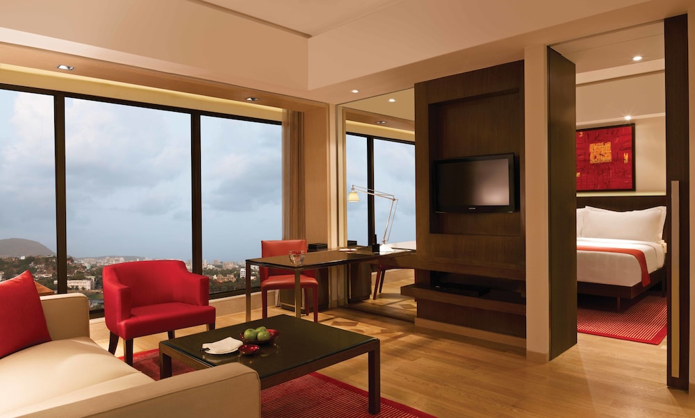TRIDENT BANDRA KURLA 45/67