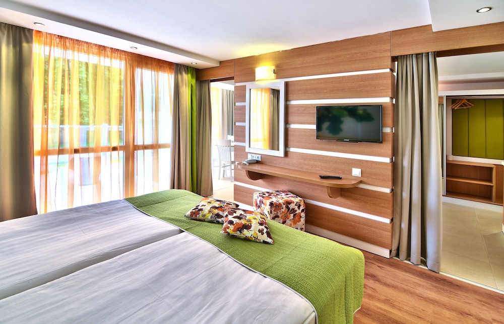 Hotel Forest Beach 7/40