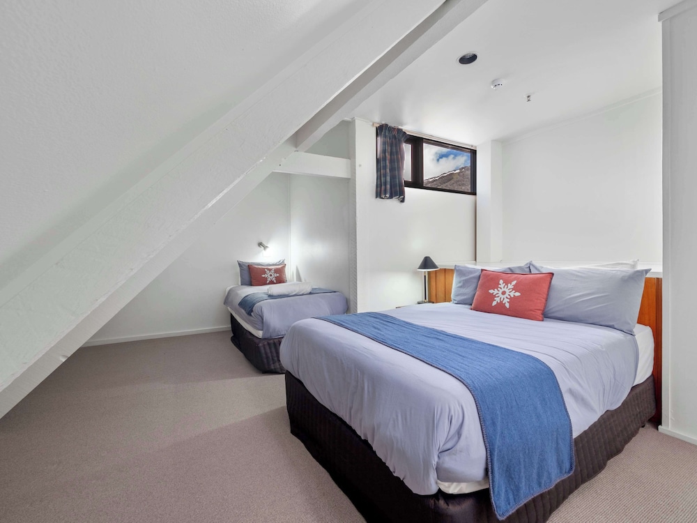 THREDBO ALPINE HOTEL 19/74