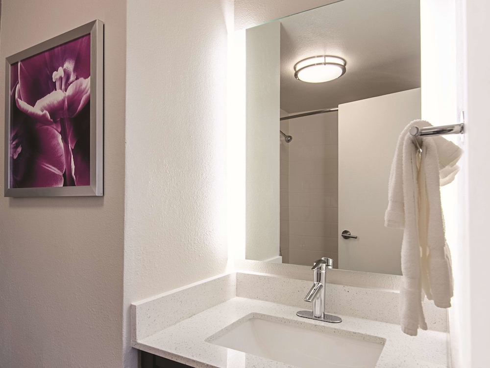 La Quinta Inn and Suites by Wyndham Portland 22/50