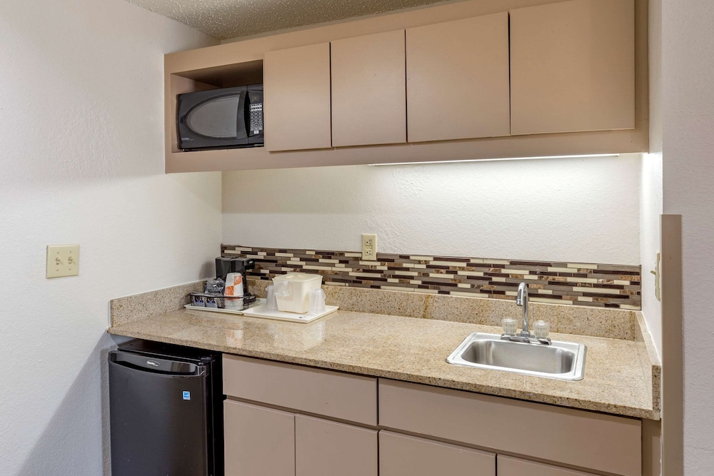 Comfort Inn Greensboro - Kernersville 18/32