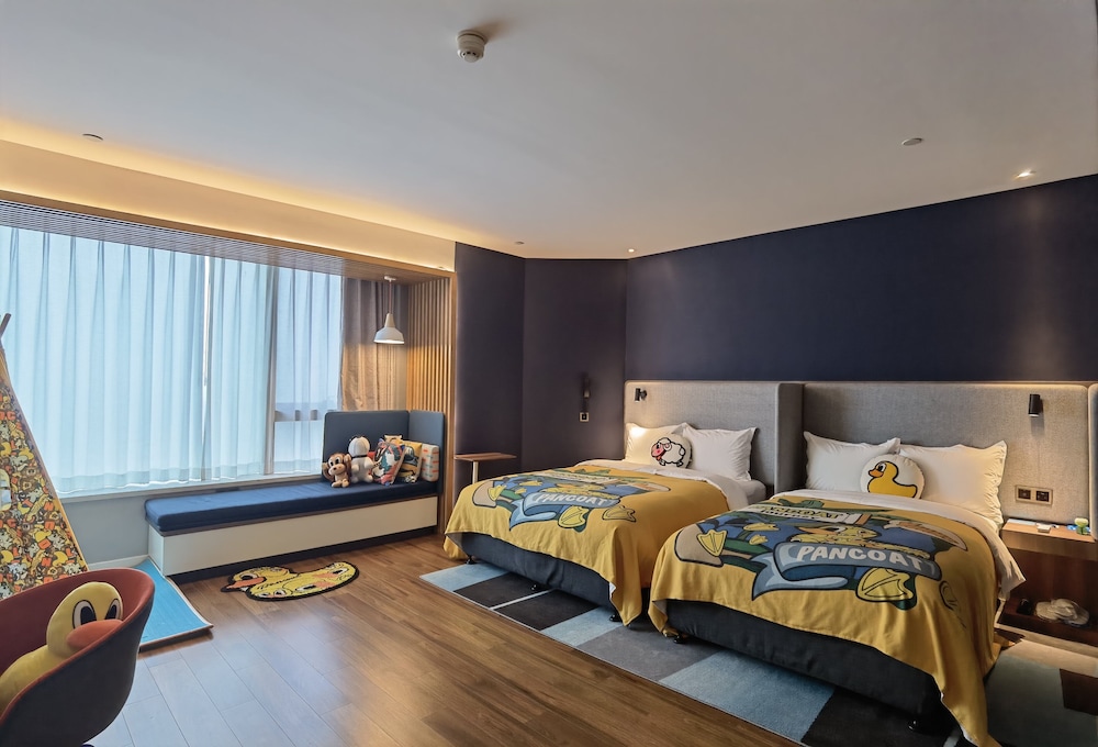 Kids Theme, Standard, Queen Bed