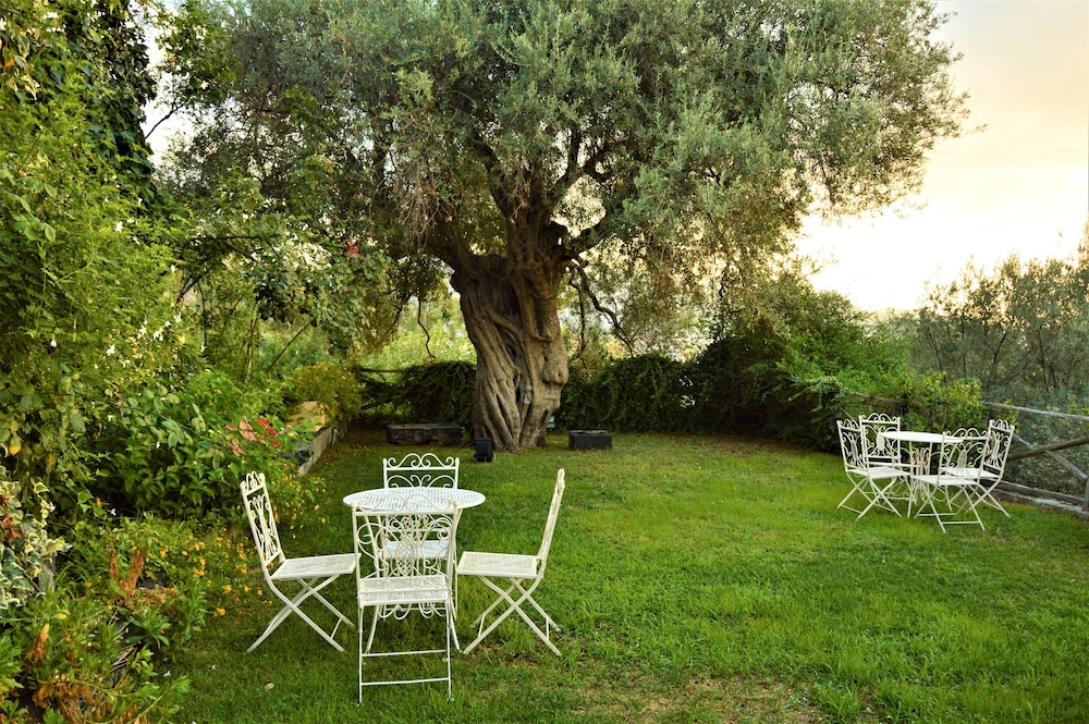 Antico Borgo 31/50