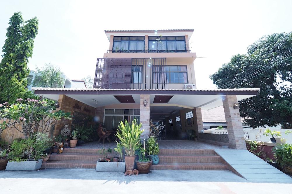 Sea Breeze Guest House 5/73
