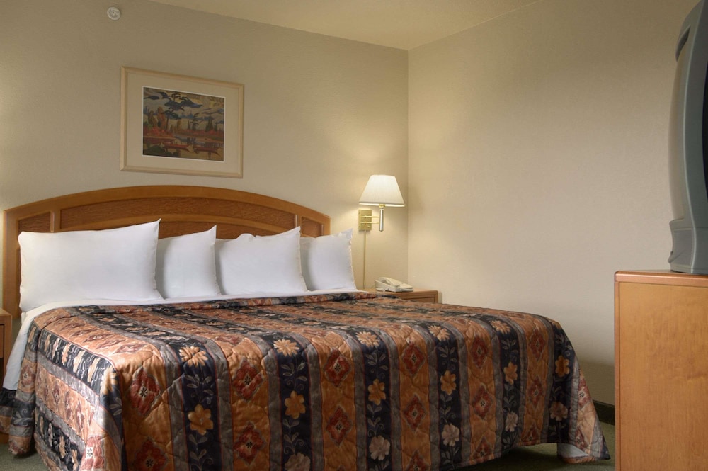 Days Inn Red Deer 10/28
