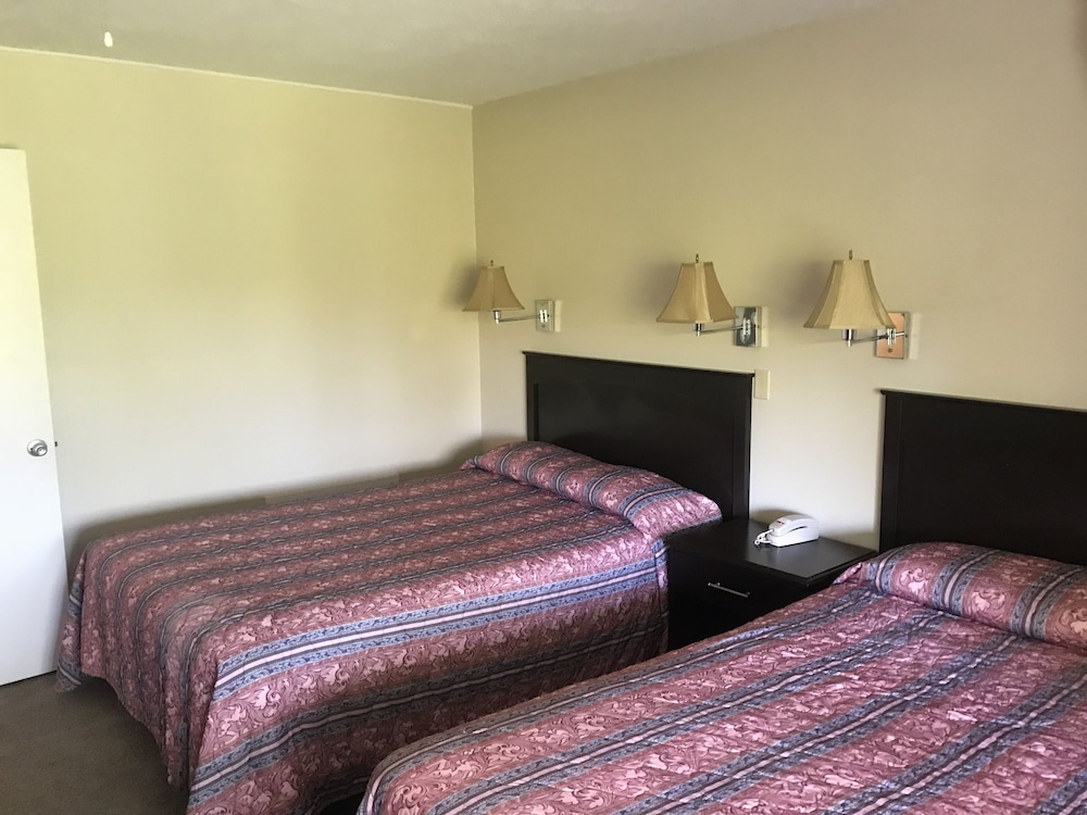 Carriage House Country Club 8/50