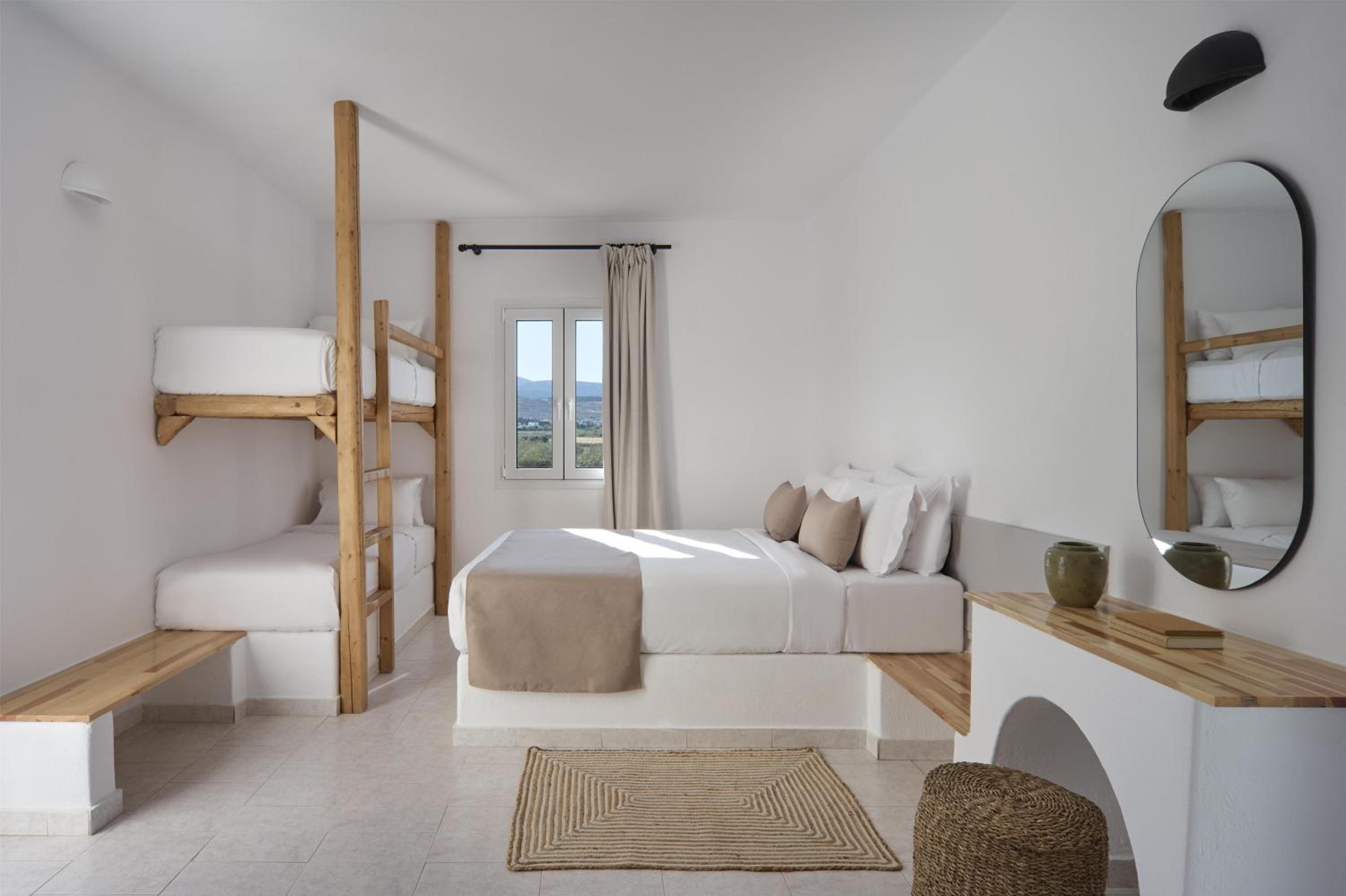 غرفة عائلية بشرفة، Pounda Resort Paros, a member of Radisson Individuals 3/6
