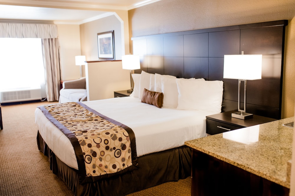 Ramada By Wyndham Moses Lake 12/54
