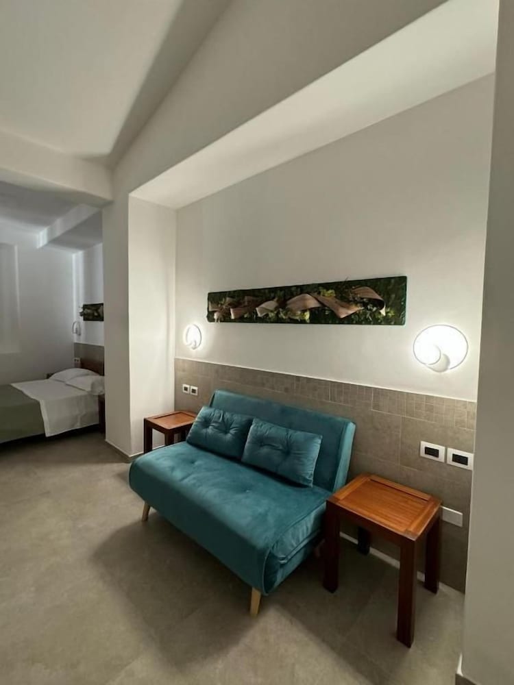 Petit Hotel 26/50