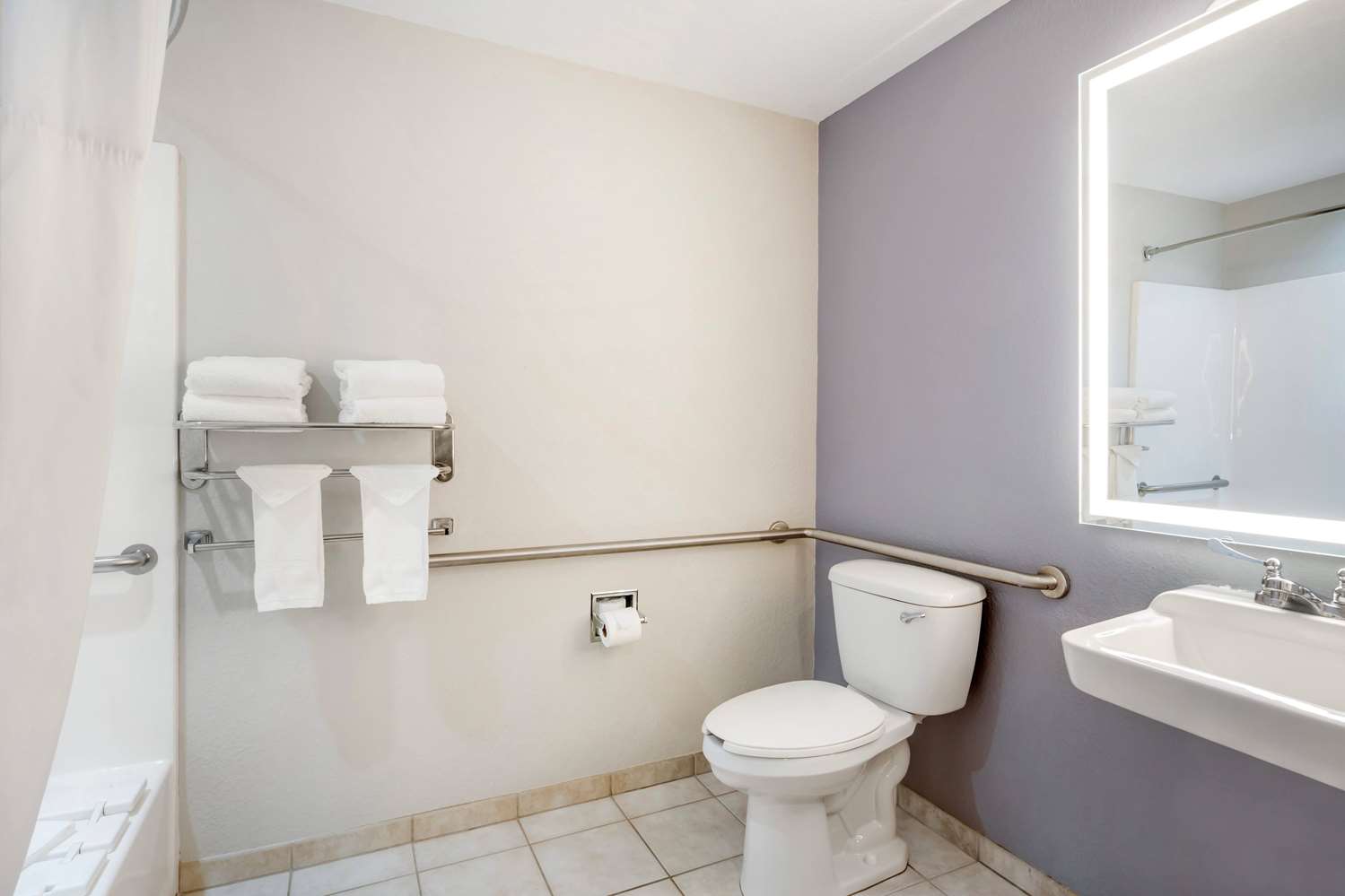 Microtel Inn and Suites by Wyndham Brooksville 51/53