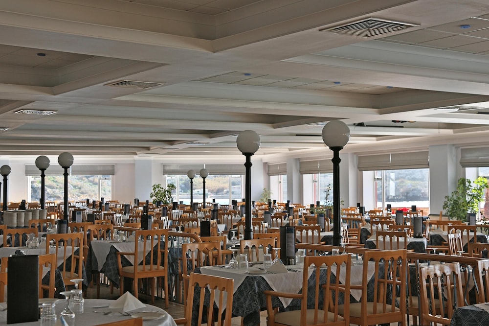 PARADISE BAY RESORT 70/80