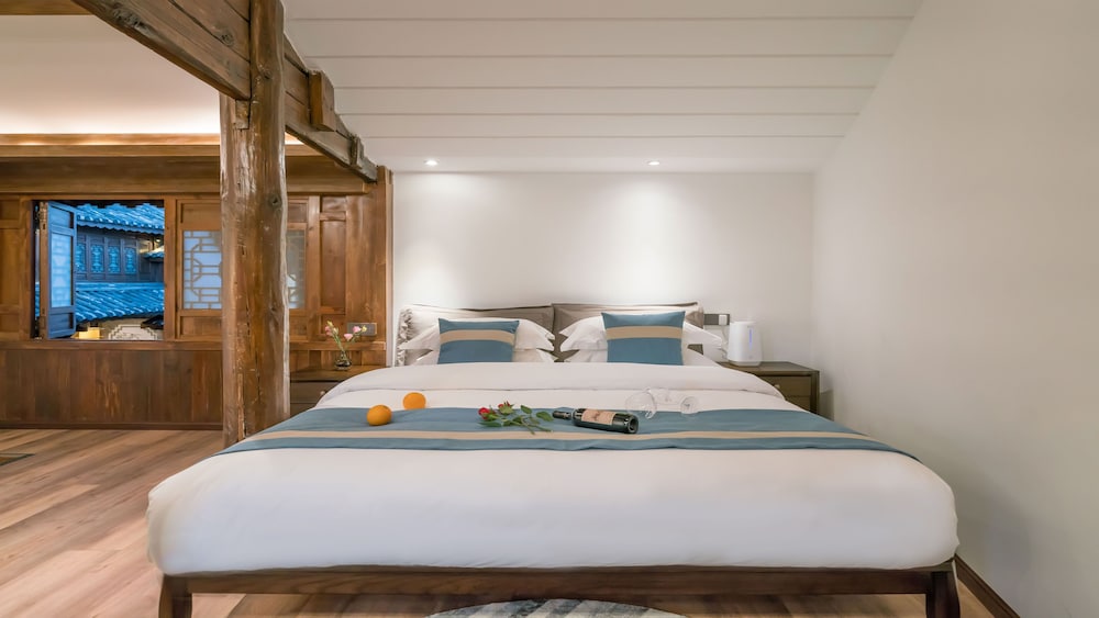 Lize Graceland Artistic Suite Inn 17/50