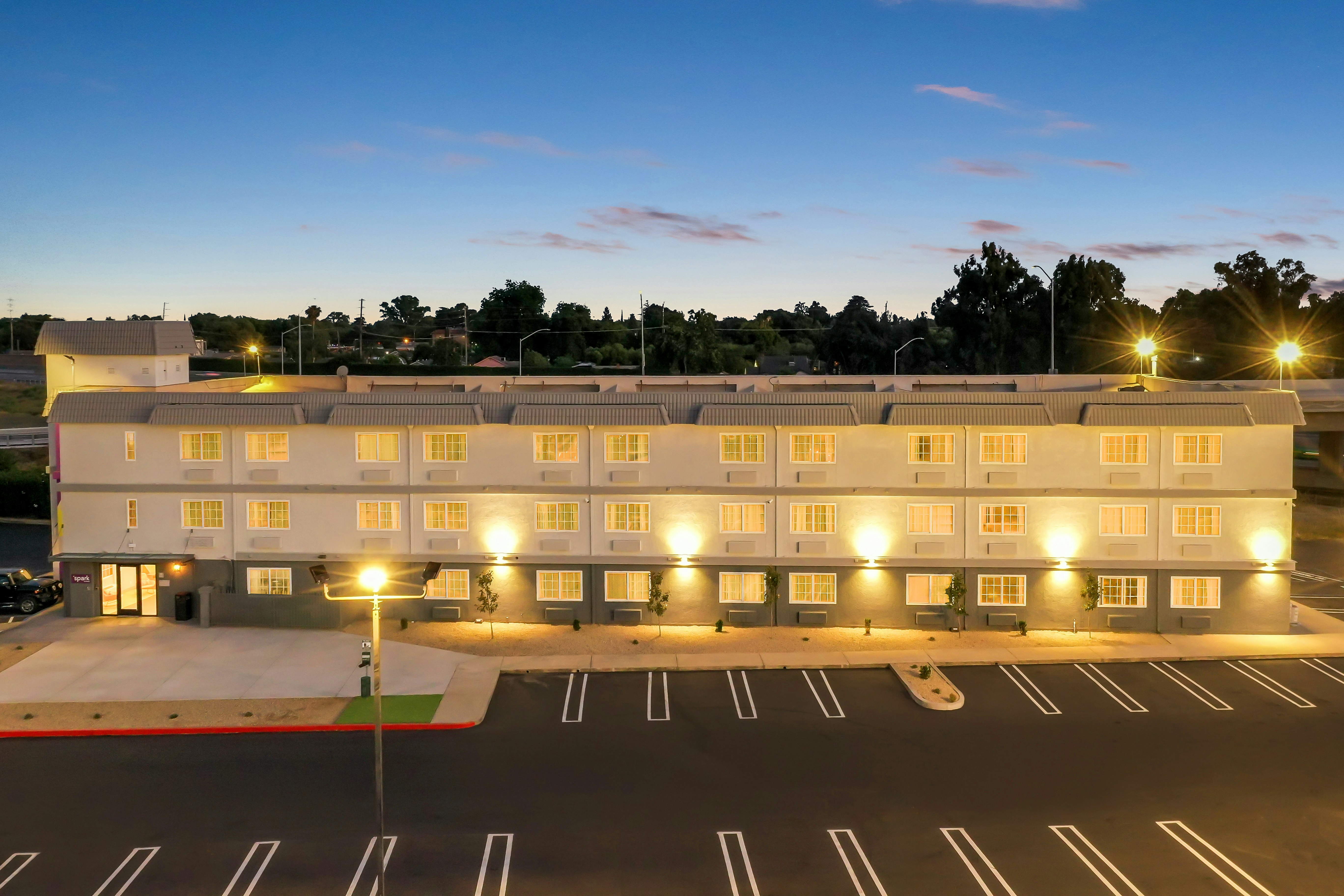 Spark by Hilton Modesto 1/12