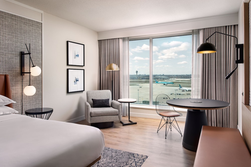 Sheraton Gateway Hotel in Toronto International Airport 25/30