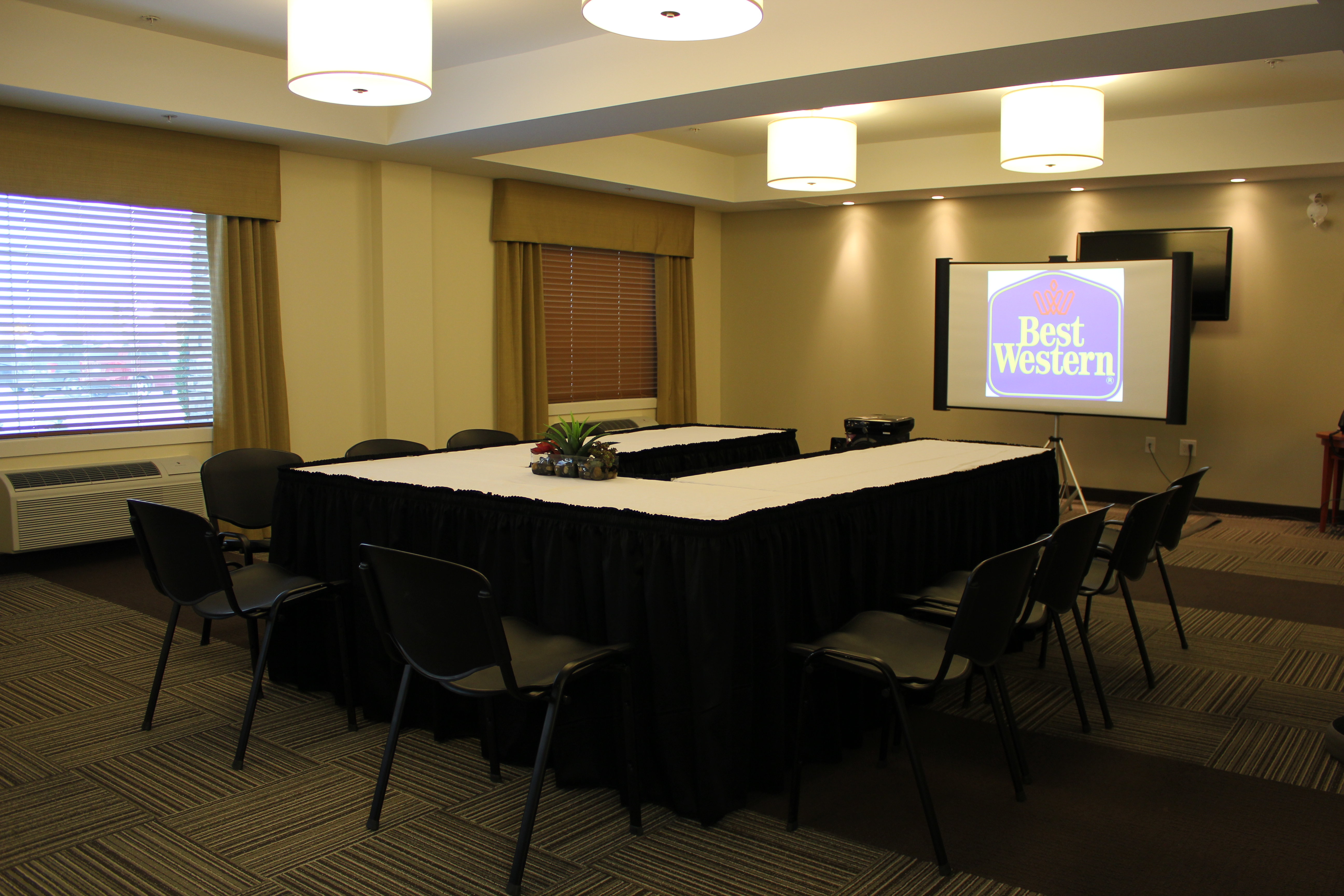 Best Western Thompson Hotel Suites 30/43